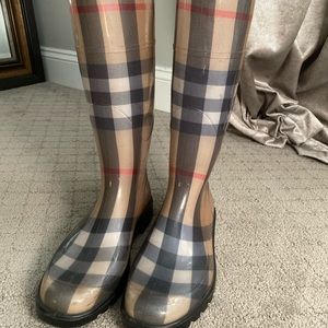 Women’s Burberry Rain Boots size 7